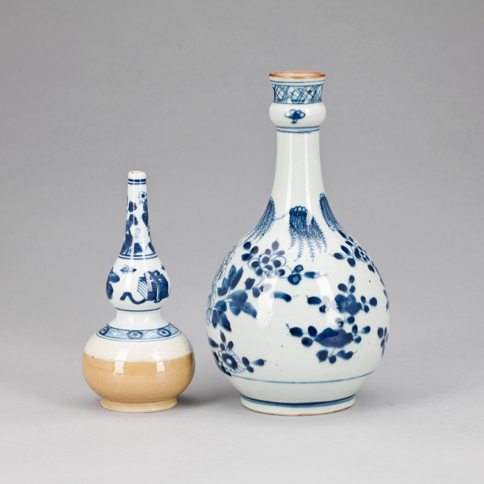 FLASKOR, två stycken, kompaniporslin. Qing dynastin, Qianlong (1736-95).