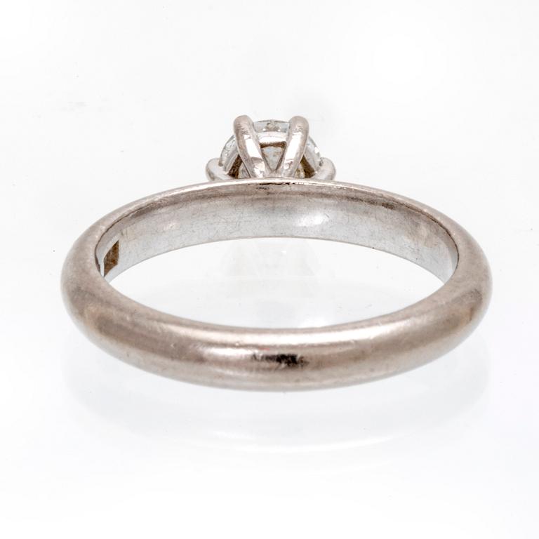 Ring solitär 18K vitguld och briljantslipad diamant, Kaplans, GIA dossier medföljer.