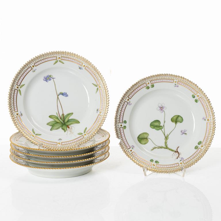 A set of five (+1) Royal Copenhagen 'Flora Danica' dishes, Denmark, 20th century.