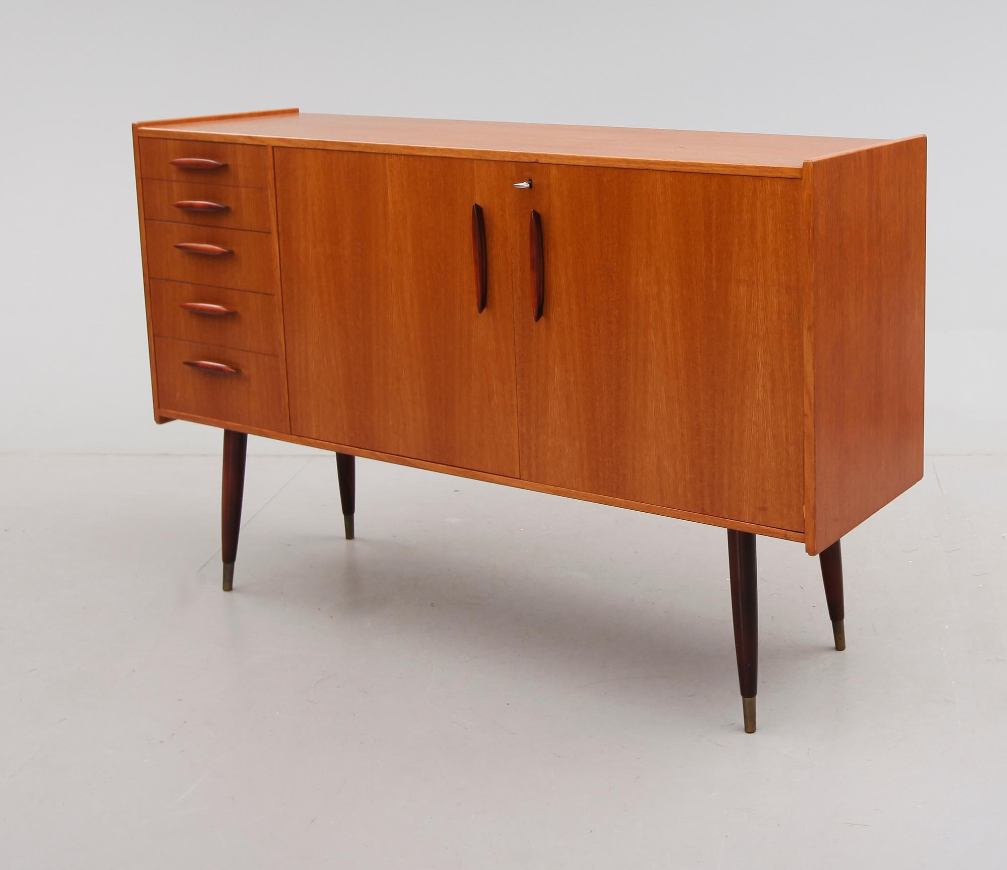 SIDEBOARD, 1900-talets andra hälft.