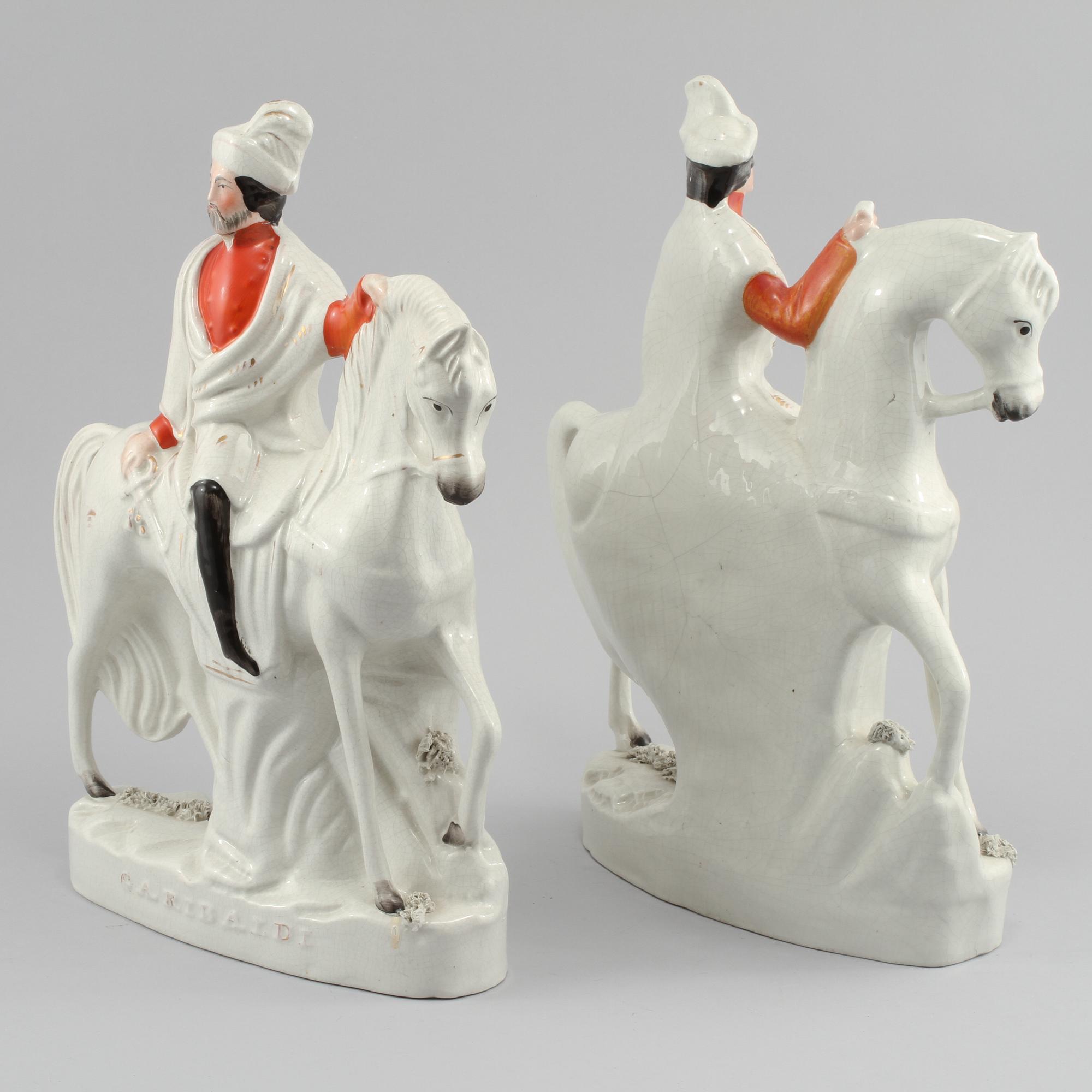 FIGURINER, ett par, porslin, Staffordshire, 1800-talets senare del.