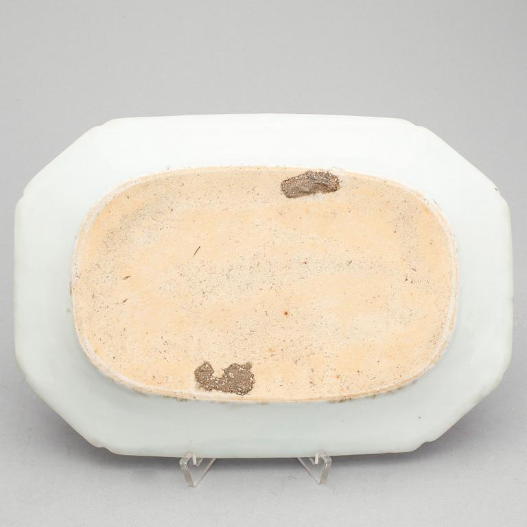 STEKFAT, porslin, Kina, Qianlong 1736-95.