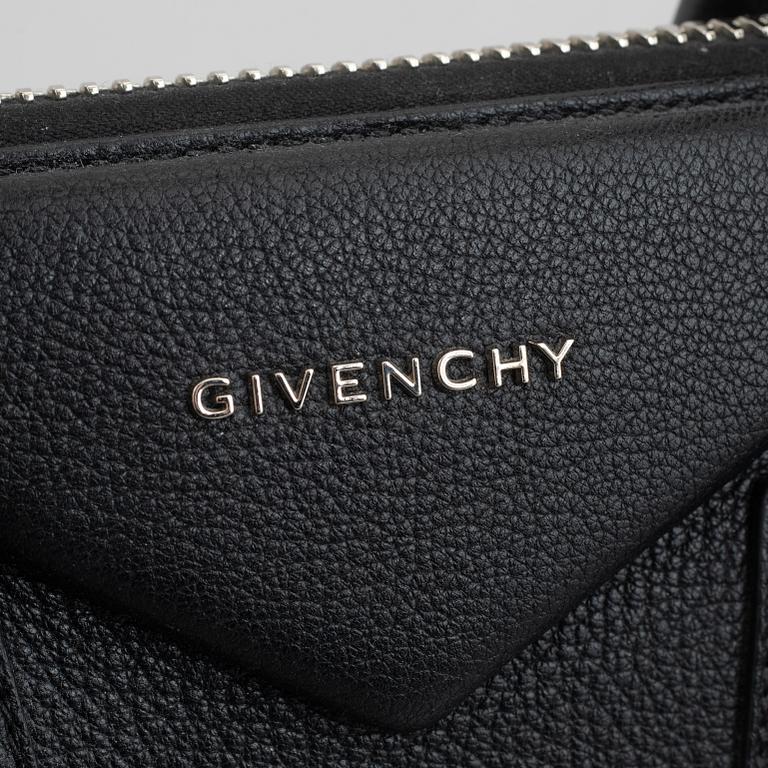 Givenchy, an 'Antigona' handbag, 2016.