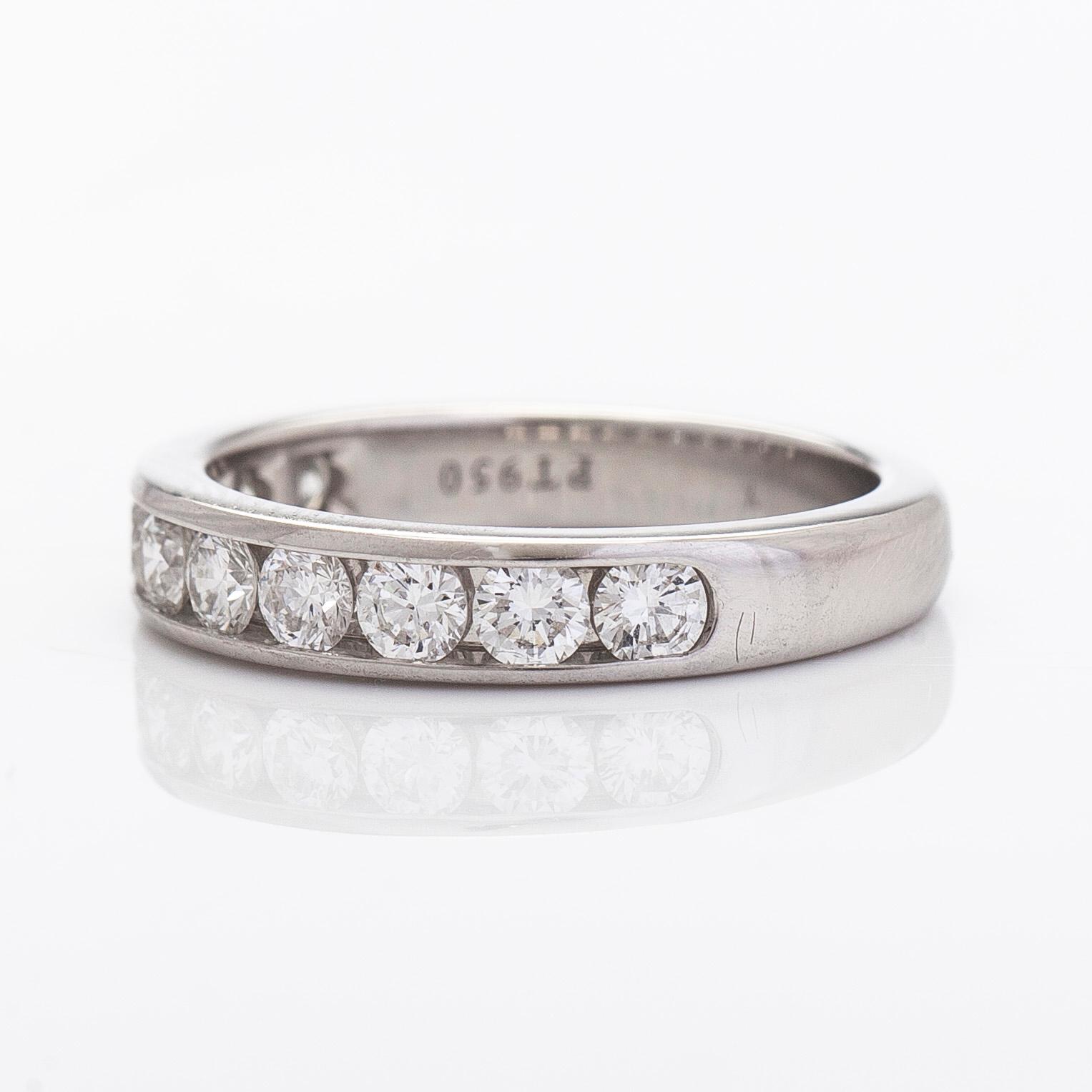 Tiffany & Co, ring, halvallians, "Tiffany Setting", platina och briljantslipade diamanter.
