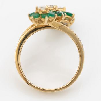 Ring, 18K gold with emeralds and brilliant-cut diamonds.