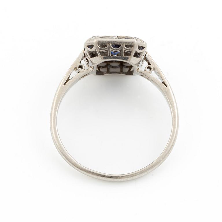 Platinum ring with sapphires and octagon-cut diamonds, Art Deco.