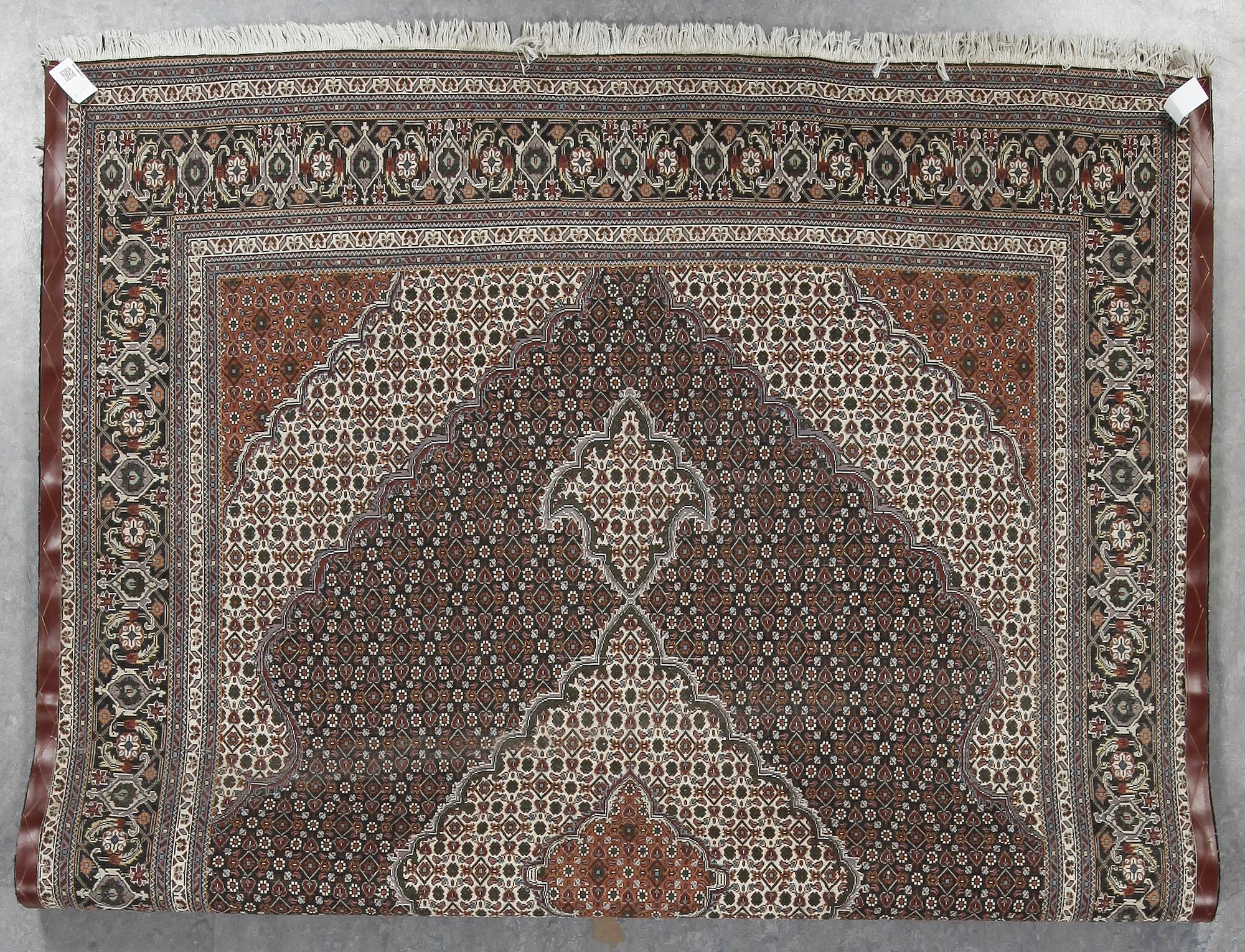 MATTA, Orientalisk. ca 295x201 cm.