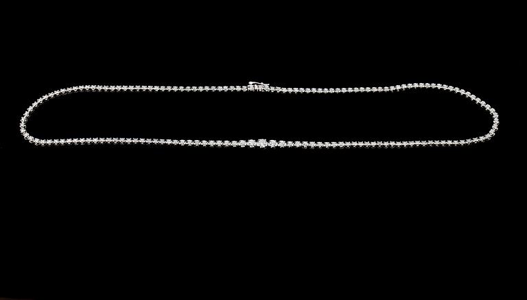 COLLIER, 18k vitguld med briljantslipade diamanter, 3.78ct. Vikt 7 g.