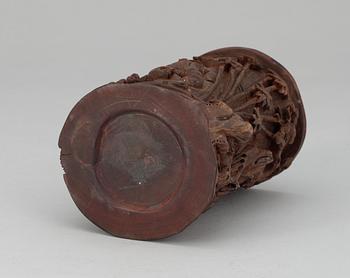 A wooden brush pot, Qing dynasty (1644-1914).