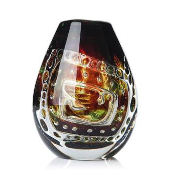 14. Edvin Öhrström, an Ariel glass vase "The Girl and the Dove", Orrefors 1957, no. 449F.