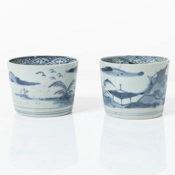 Koppar med fat, 2 stycken samt koppar, 2 stycken. porslin Kina 1700/1800-tal.