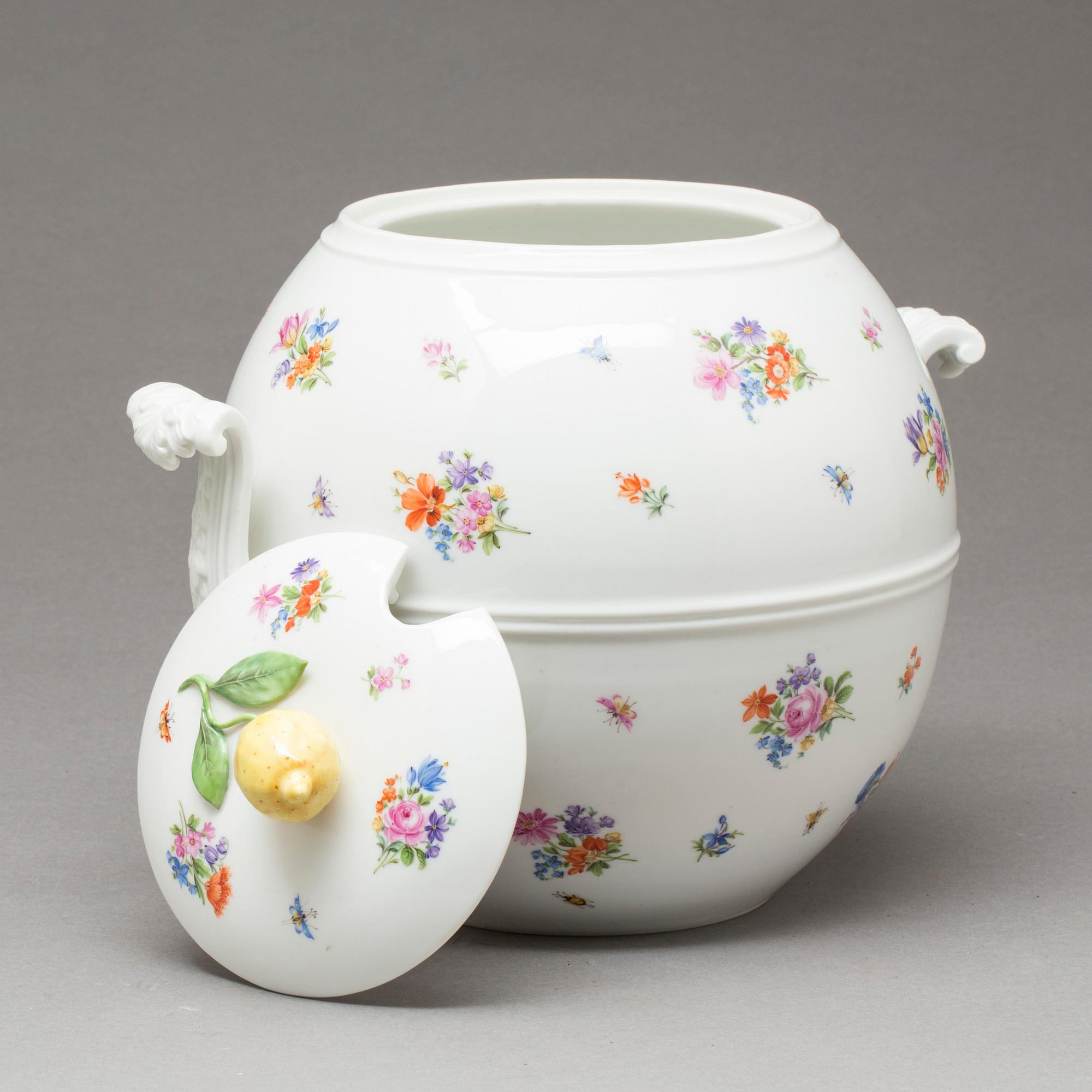 PUNSCHSKÅL med LOCK, porslin, Meissen, 1800/1900-tal.