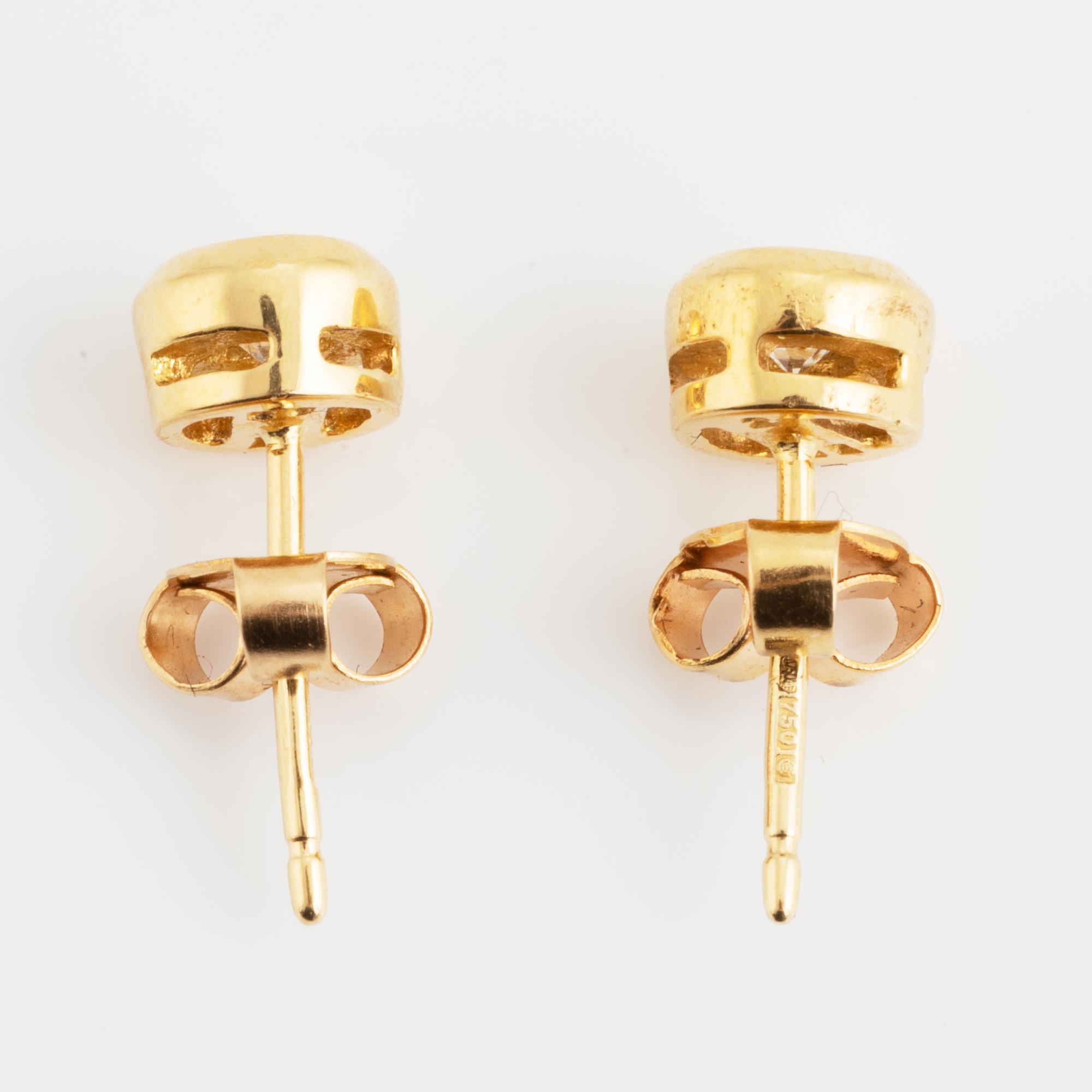 Brilliant cut diamond earrings, total ca 0,50 ct.