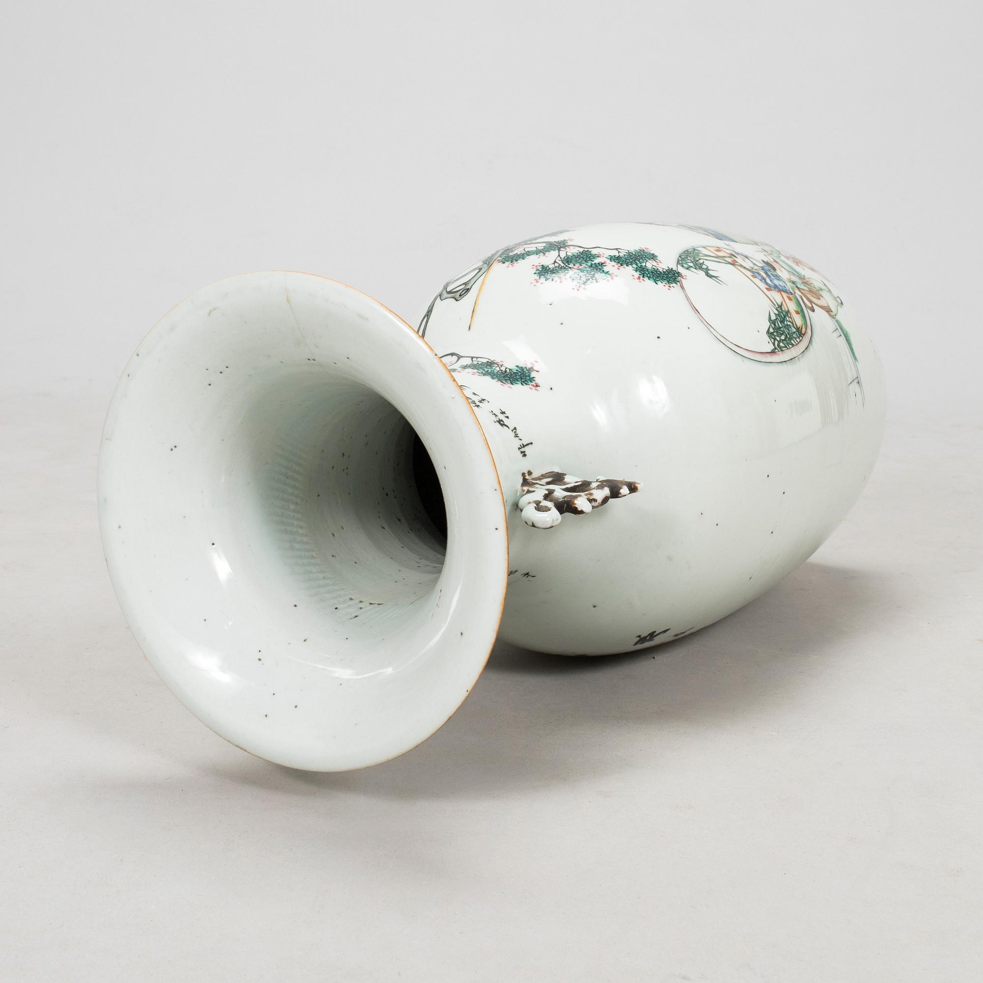 Lattiamaljakko, posliini, Kiina, noin 1900.