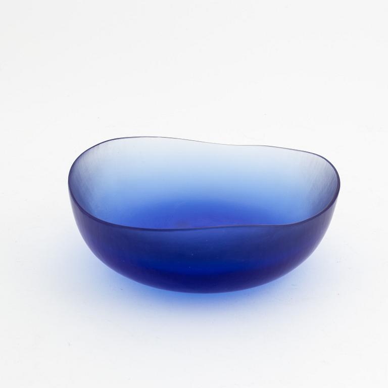 Tobia Scarpa, a 'Battuto' glass bowl, Venini, Murano, Italy, the model conceived 1960/61.