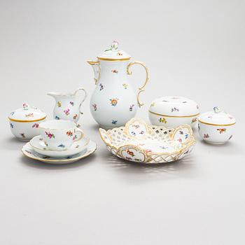 A 38-piece Meissen porcelain coffee set. 20th century.