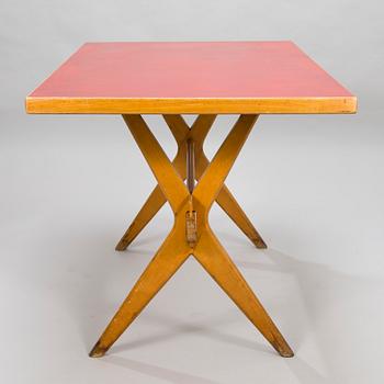 A ILMARI TAPIOVAARA 1940s X-legged table for Keravan Puuteollisuus, Finland.