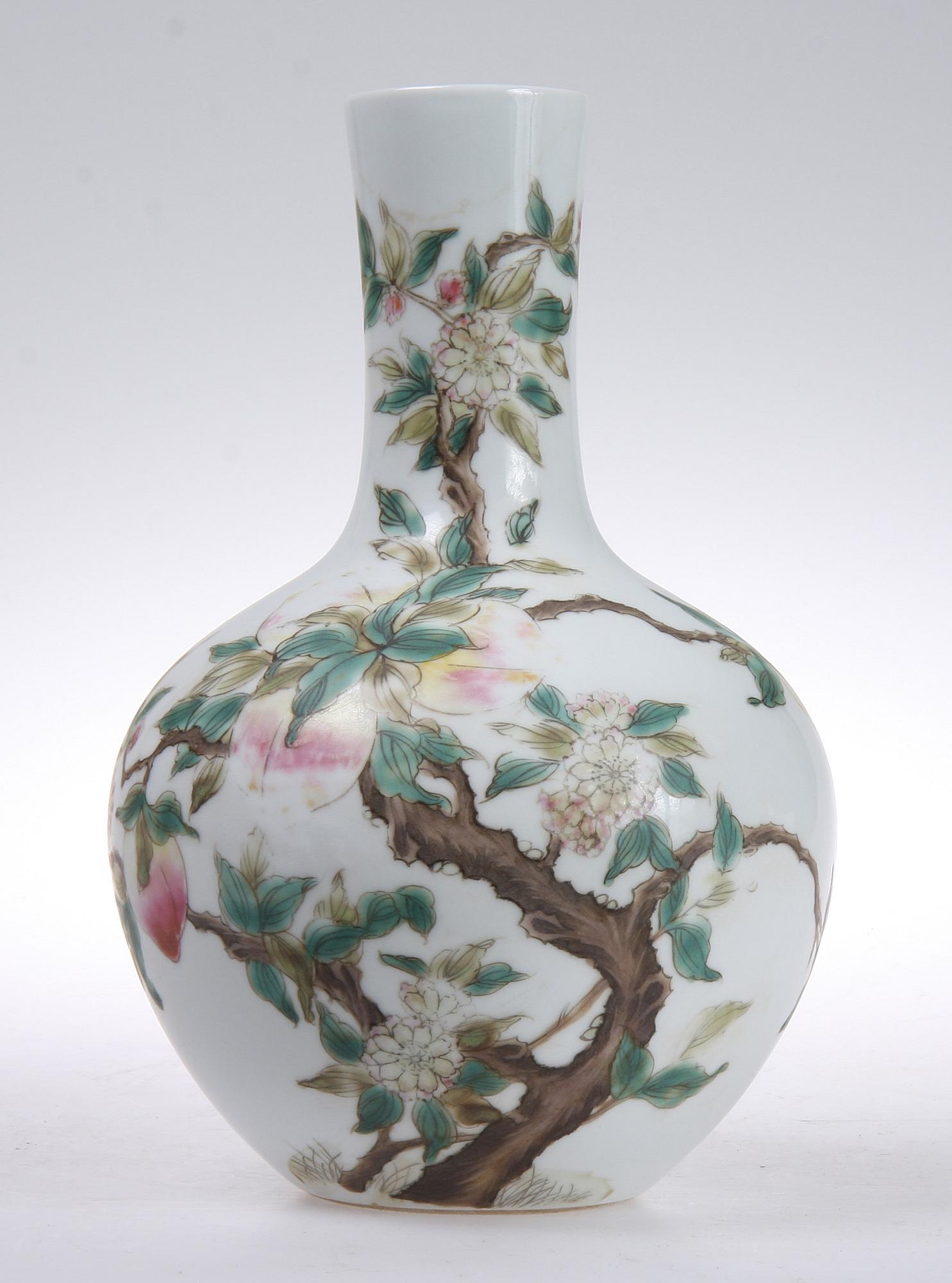 VAS, porslin, Kina, 1900-tal.