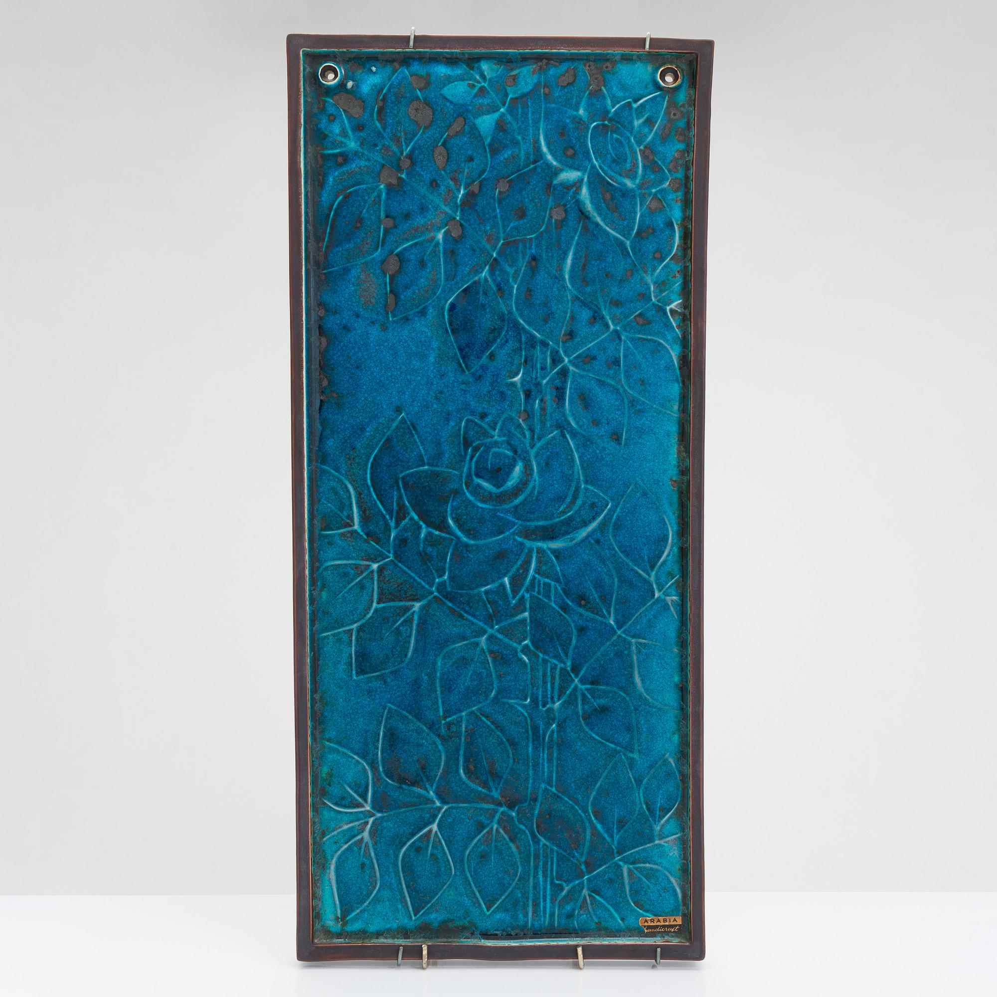 Annikki Hovisaari, relief, stengods, signerad A. Hovisaari Arabia.