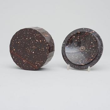 SMÖRASK MED LOCK. Älvdalen, 1800-talets början. Empire.