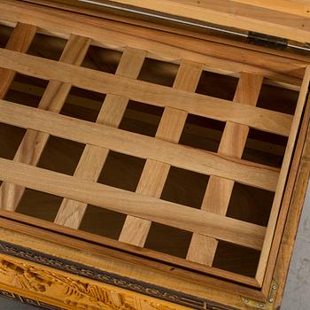 KAMFERKISTA, 1900-tal.