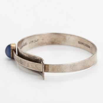 Elis Kauppi, armband, silver och kalcedon. Kupittaan Kulta 1958.
