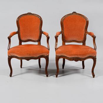KARMSTOLAR, ett par, Louis XV-stil, 1800-talets andra hälft.