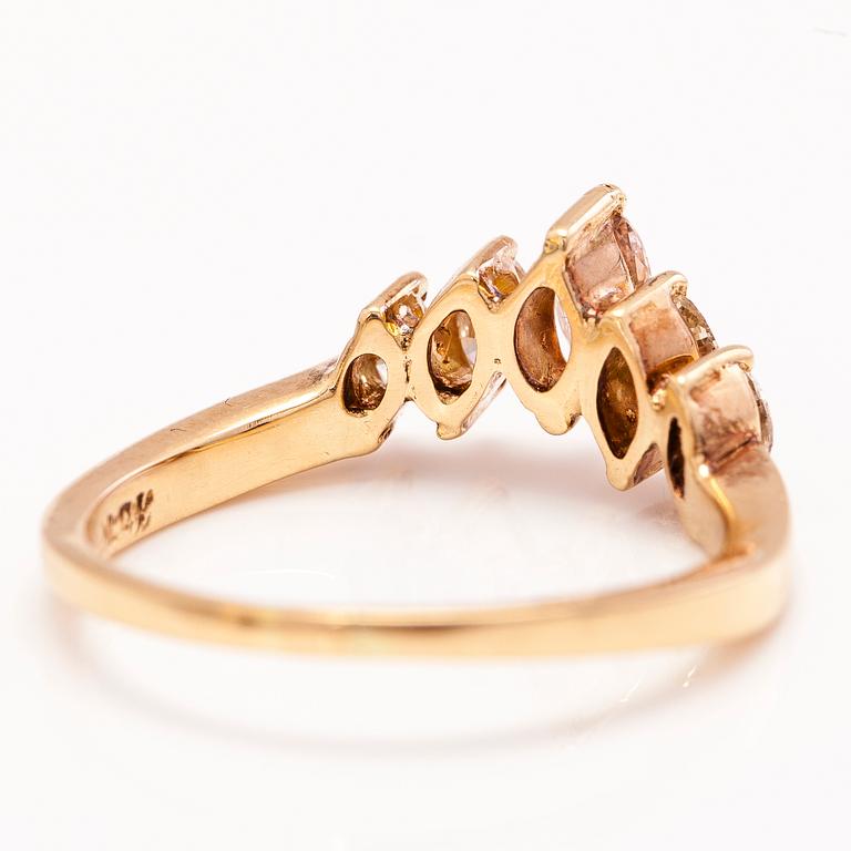 An 18K gold ring with marquise cut diamonds ca. 0.45 ct in total.