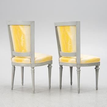 Stolar, ett par, gustavianska, av Erik Holm, (1734-1814, mästare i Stockholm) 1700-talets andra hälft.