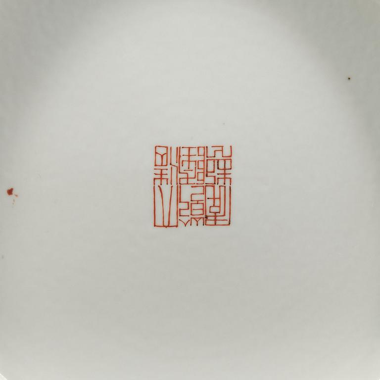 A large famille rose dish, late Qing dynasty, with Qianlong mark.