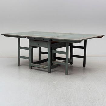 SLAGBORD, två st snarlika, 1800-tal.