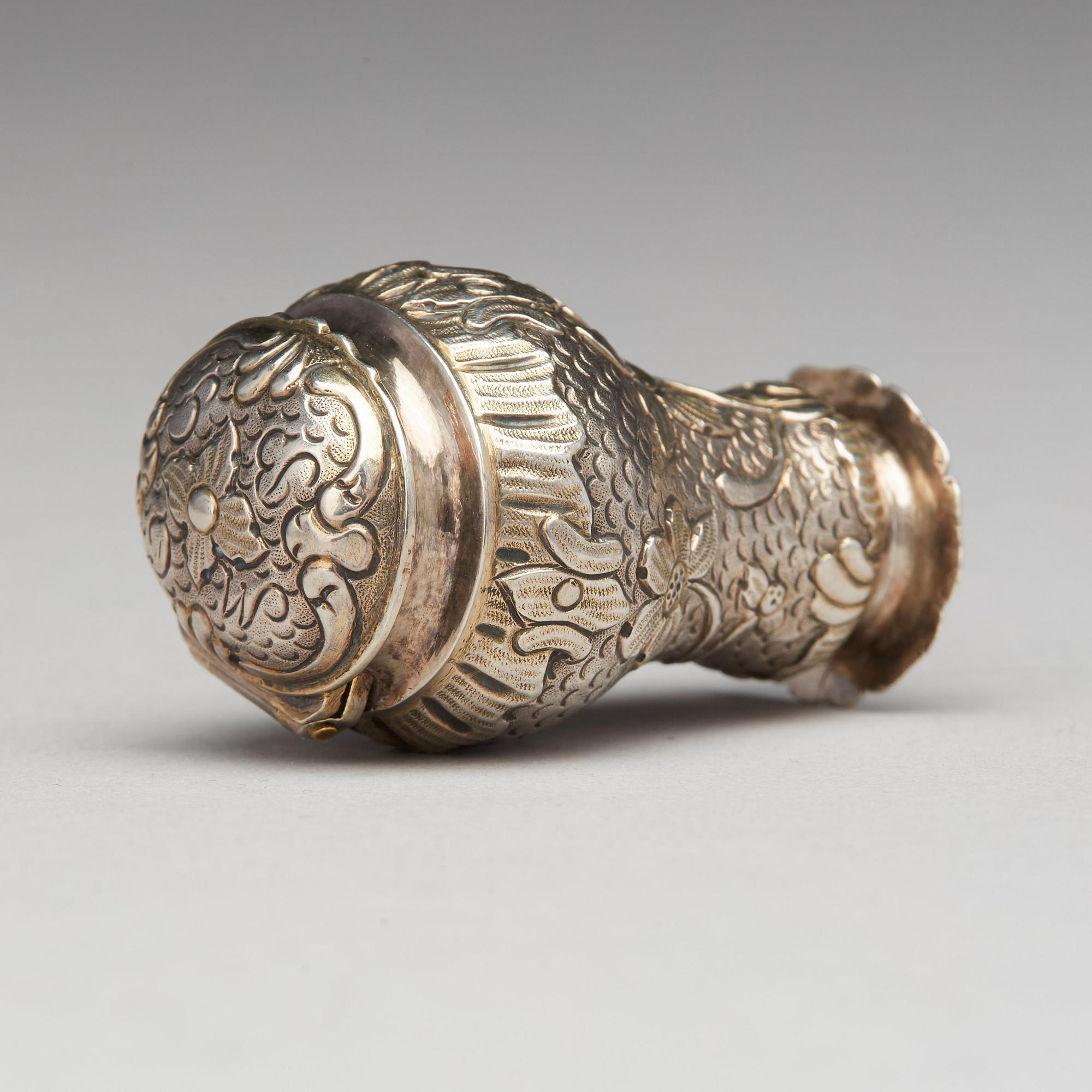 Anders Morman, luktdosa, silver, Stockholm (verksam 1776-1805). Rokoko.