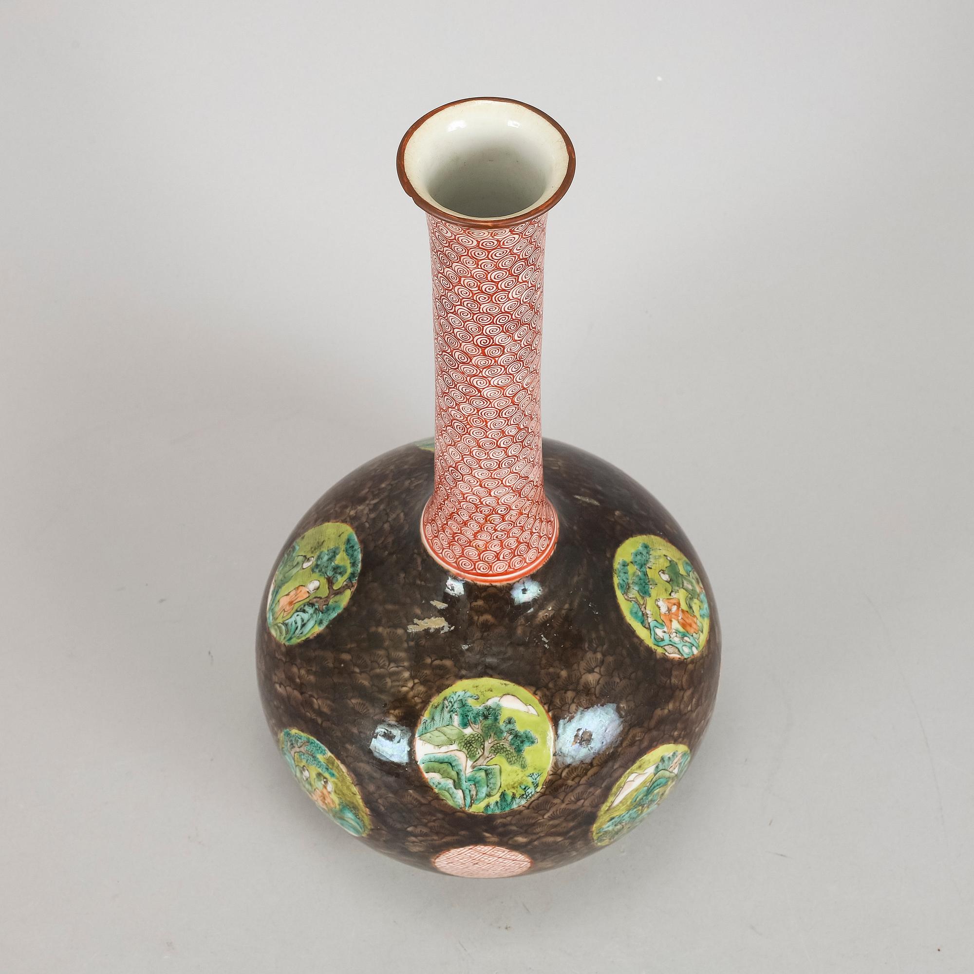 A Kutani style vase, 20th century.