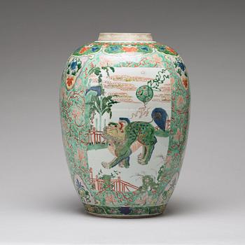 URNA, porslin. Qingdynastin, Kangxi (1662-1722).