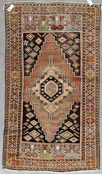 BÖNEMATTA, semiantik, Anatolien sannolikt, ca 210x119 cm.