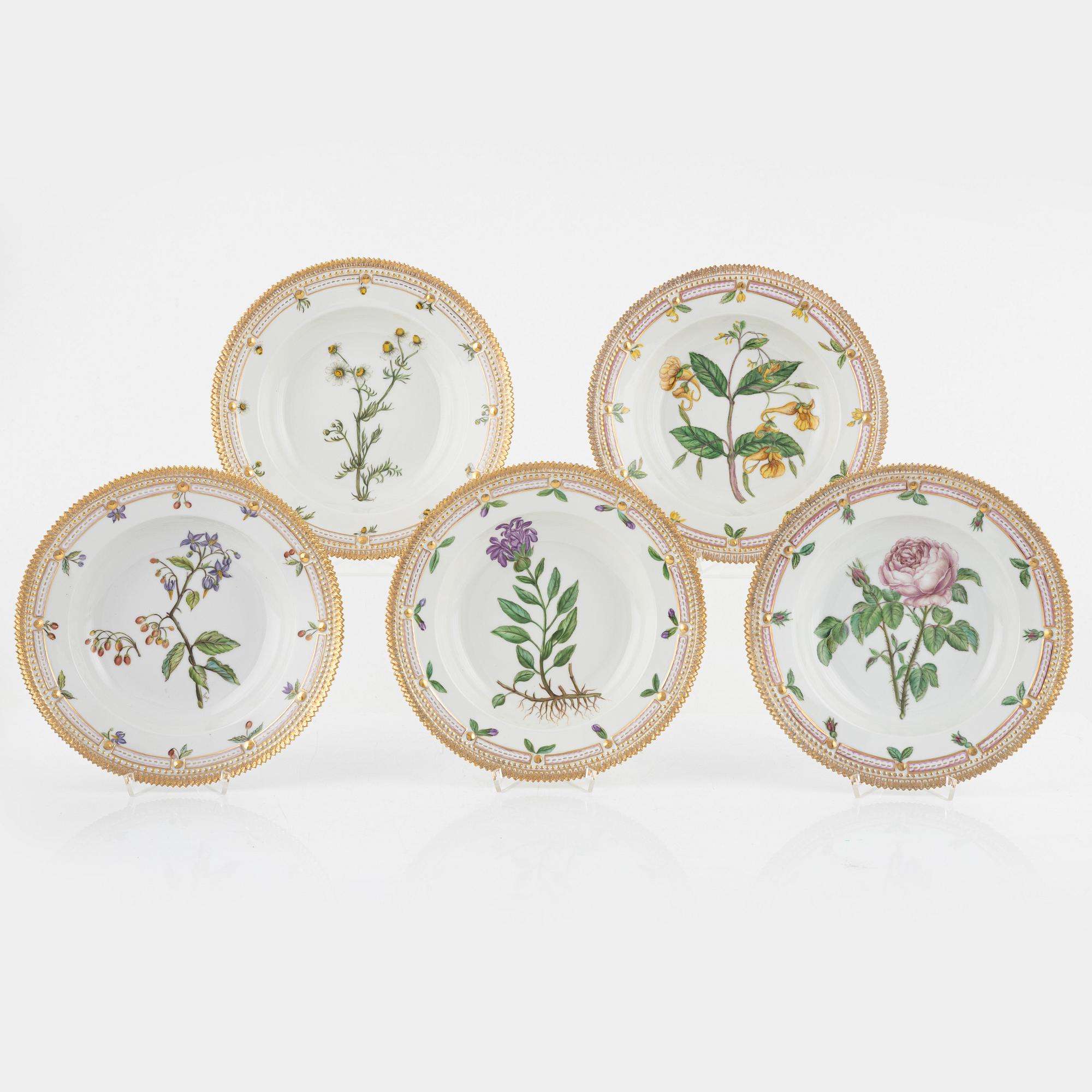 Tallrikar, 10 st, porslin, "Flora Danica", (Hausmålerai), Royal Copenhagen Danmark.