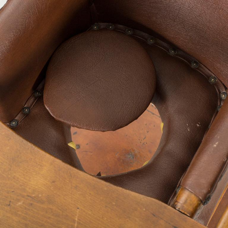 BARNSTOL 1900-talets första hälft.