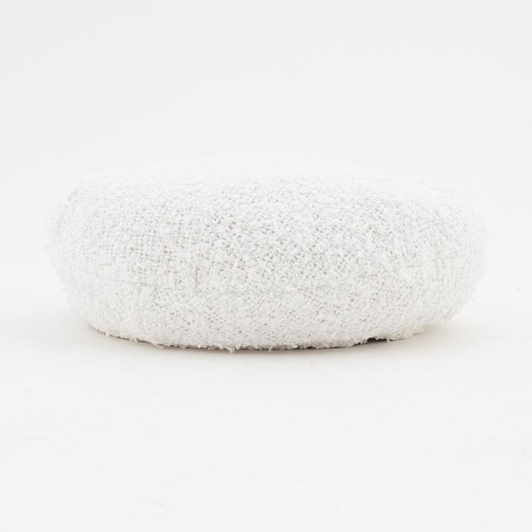 Chanel, a white cotton bouclé beret, size S.