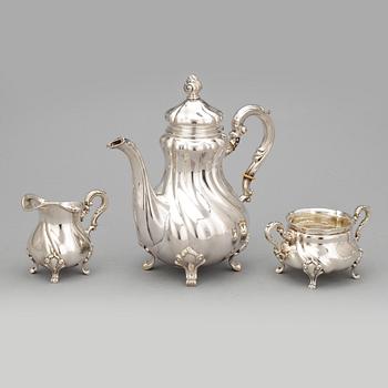 KAFFESERVIS, 3 delar, silver, rokokostil, svenska importstämplar, 1900-tal. Total vikt ca 758g.