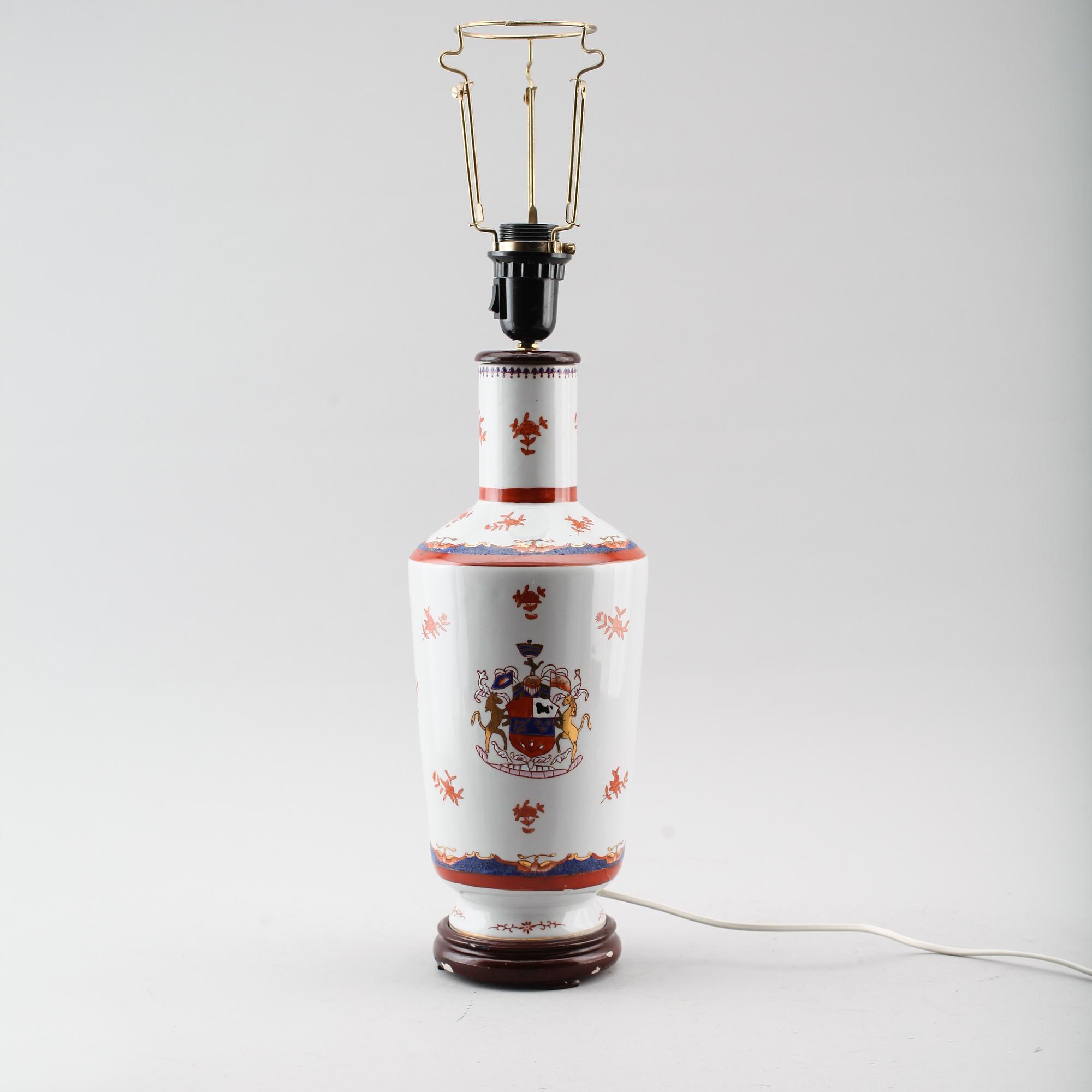BORDSLAMPA, porslin, 1900-talets andra hälft.