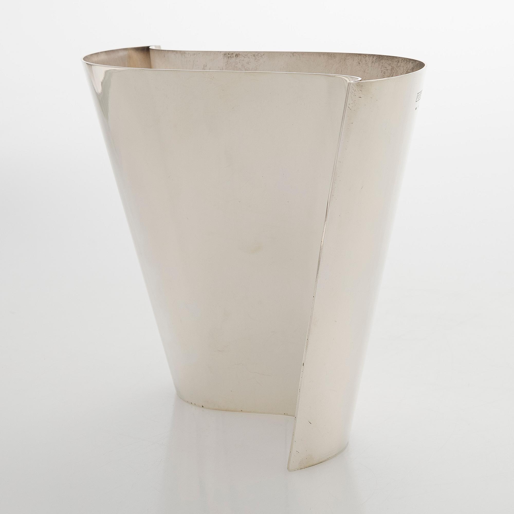 Pekka Piekäinen, vas, sterlingsilver, "Finlandia", Platinoro, Åbo.