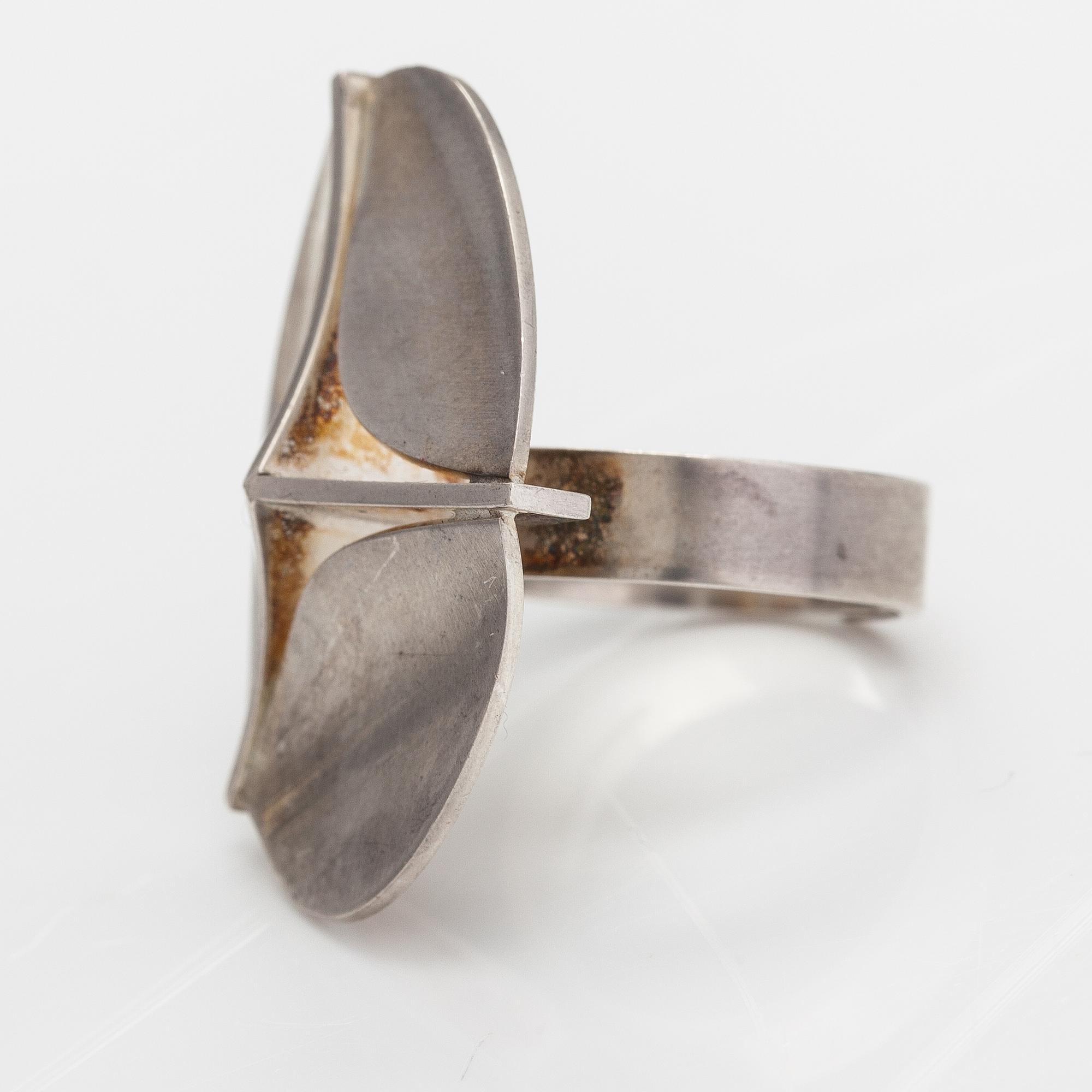 Elis Kauppi, Ring, sterlingsilver. Kupittaan kulta, Åbo 1974.