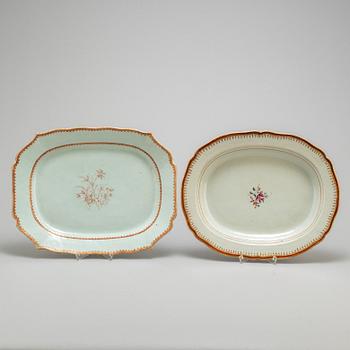 SERVERINGSFAT, två stycken, kompaniporslin. Qingdynastin, Qianlong (1736-95).