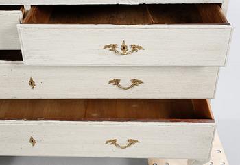 VITRINSKÅP, delvis rokoko, 1700-tal.