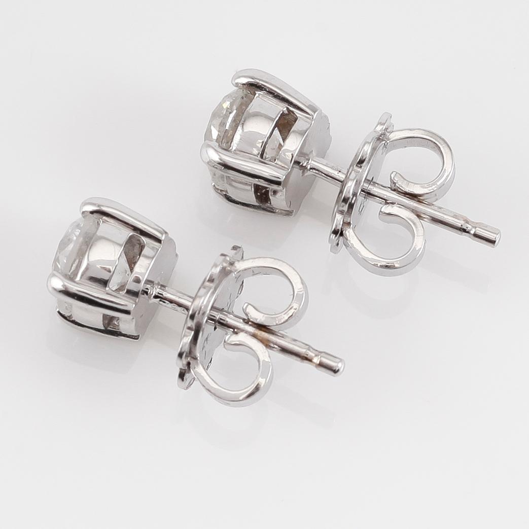 ÖRHÄNGEN, 1 par, 18K vitguld och diamanter tot ca 1.43 ct.