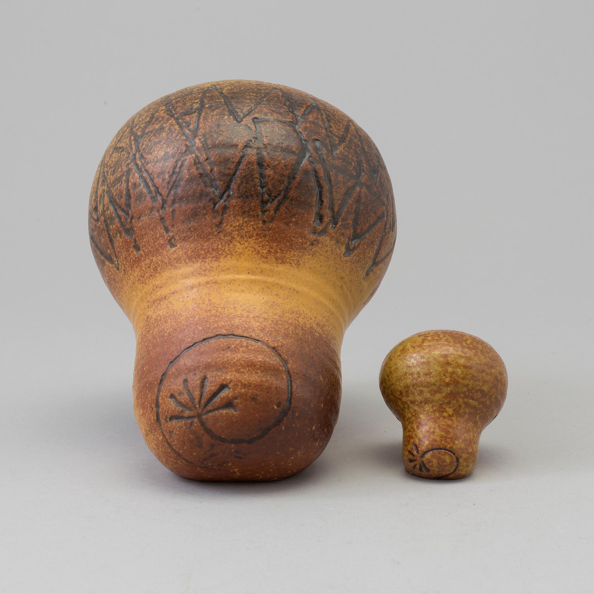 LISA LARSON, figurer, 2 st, stengods, Gustavsberg.