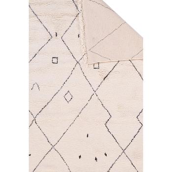 A Moroccan design carpet, 300 x 200 cm.