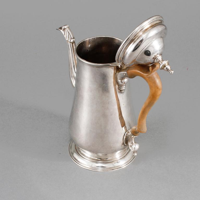 KANNA, silver, rokoko, London, troligen 1752, vikt 498 g.