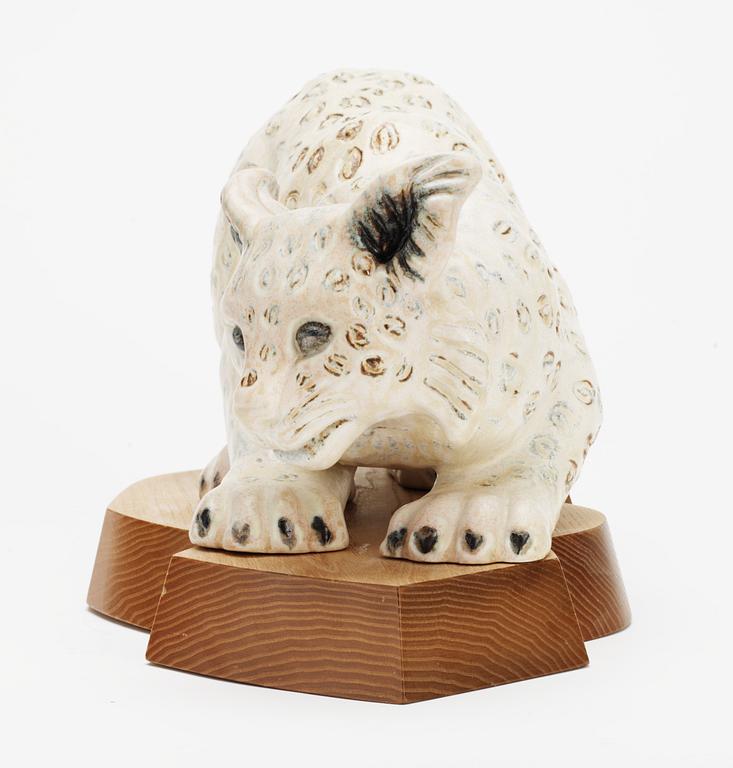 A Gunnar Nylund stoneware figure of a lynx, Rörstrand.