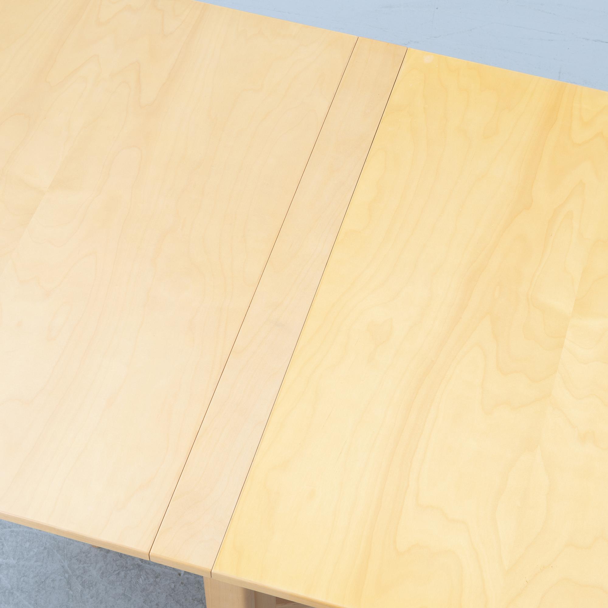 Bruno Mathsson, drop-leaf table, "Maria Flap", Bruno Mathsson International, Värnamo, Sweden.